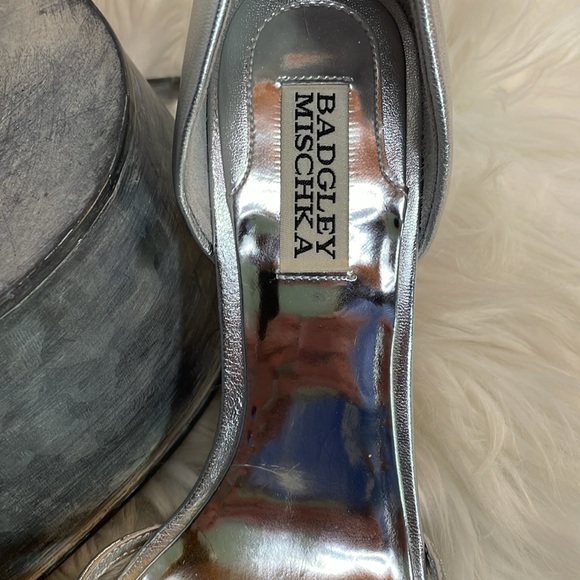 #0165 - Badgley Mischka Women's Silver Heels-Worn 1 time-7 - Picture 2 of 12